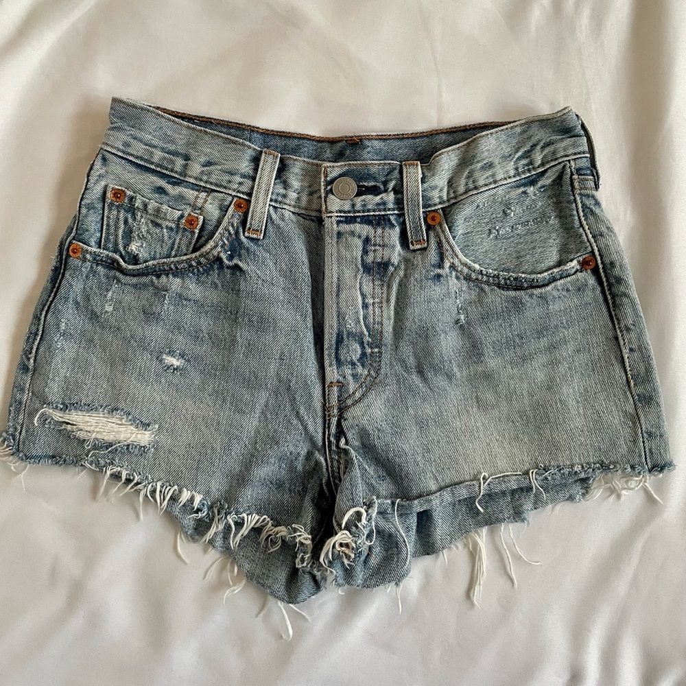 Levi’s Distressed Denim Shorts - Size 24
